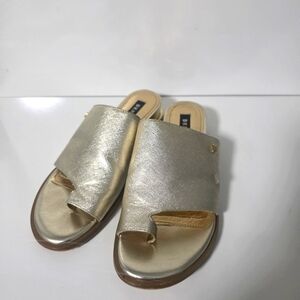DKNY Daz Flat Slide Sandal Gold 8